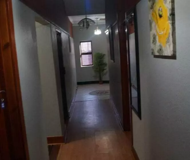 تختخواب و صبحانه Miraton Eastgate Suites