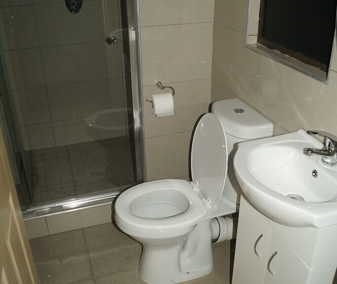 تختخواب و صبحانه Miraton Eastgate Suites