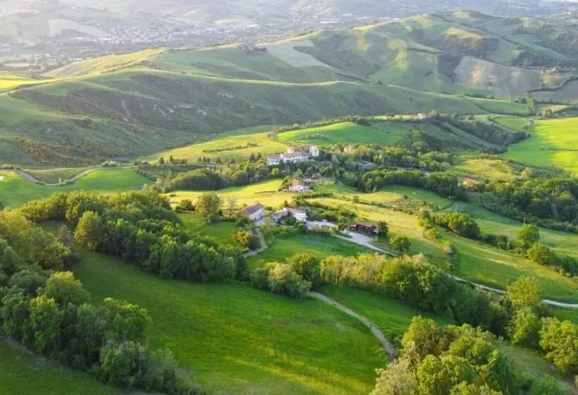 هتل Locanda Delle Grotte Di Onferno