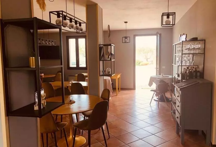 هتل Locanda Delle Grotte Di Onferno