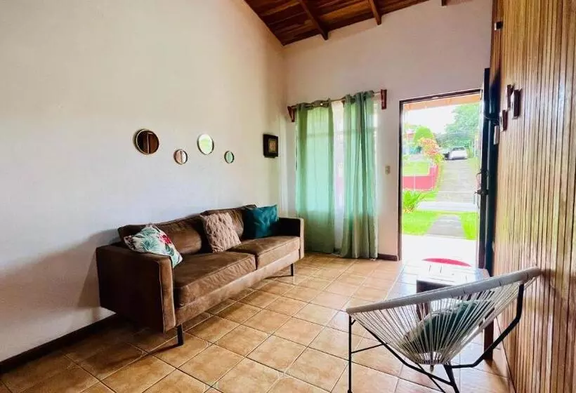 پانسیون Beautiful Casa Aire Near Lake Arenal In Nuevo Arenal   Casas Airelibre