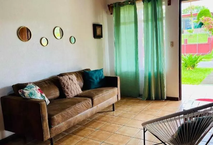 پانسیون Beautiful Casa Aire Near Lake Arenal In Nuevo Arenal   Casas Airelibre