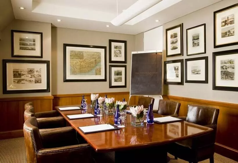 Twelve Apostles Hotel & Spa