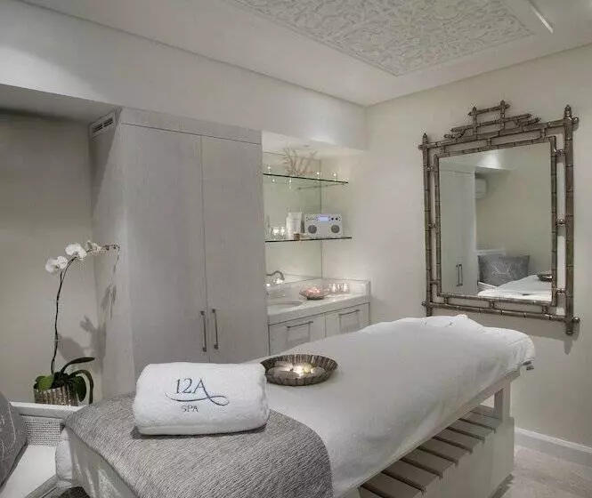 Twelve Apostles Hotel & Spa