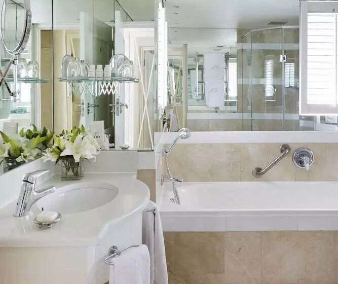 Twelve Apostles Hotel & Spa