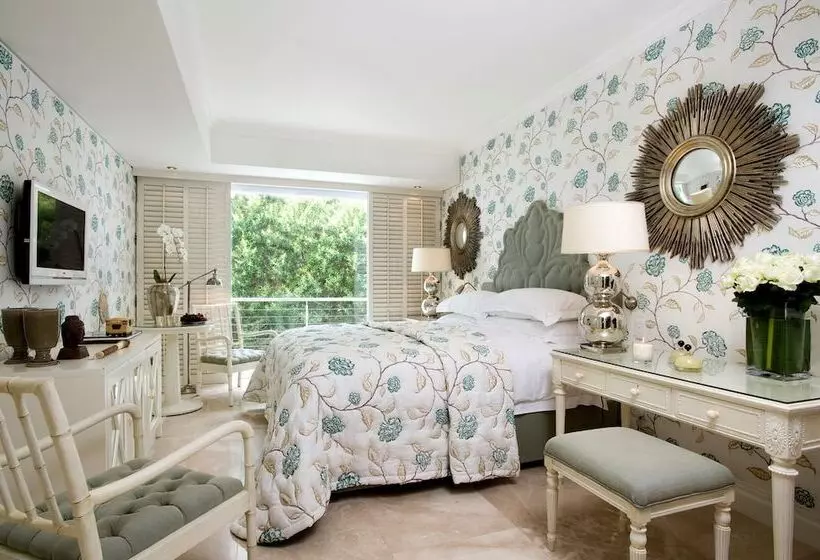 Twelve Apostles Hotel & Spa