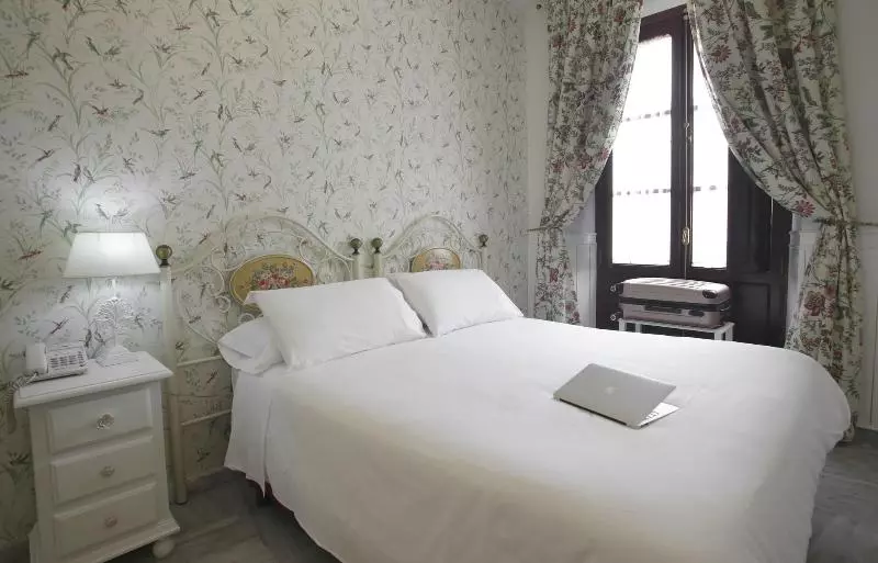 Basic Hotel Puerta De Sevilla