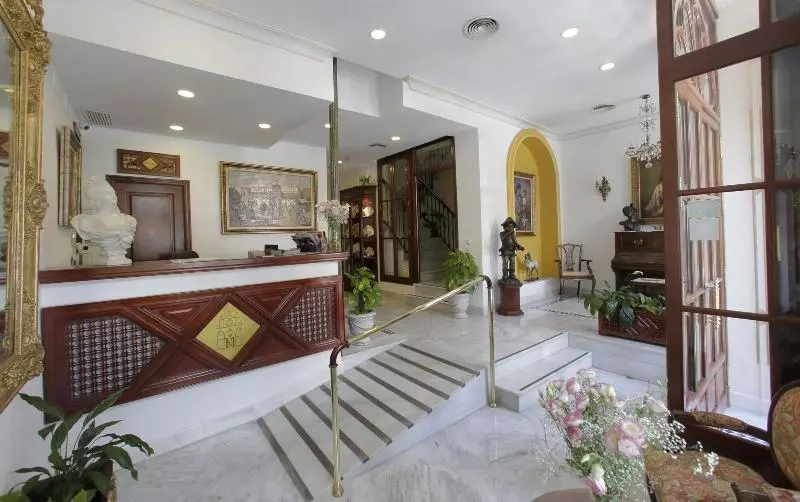 Basic Hotel Puerta De Sevilla