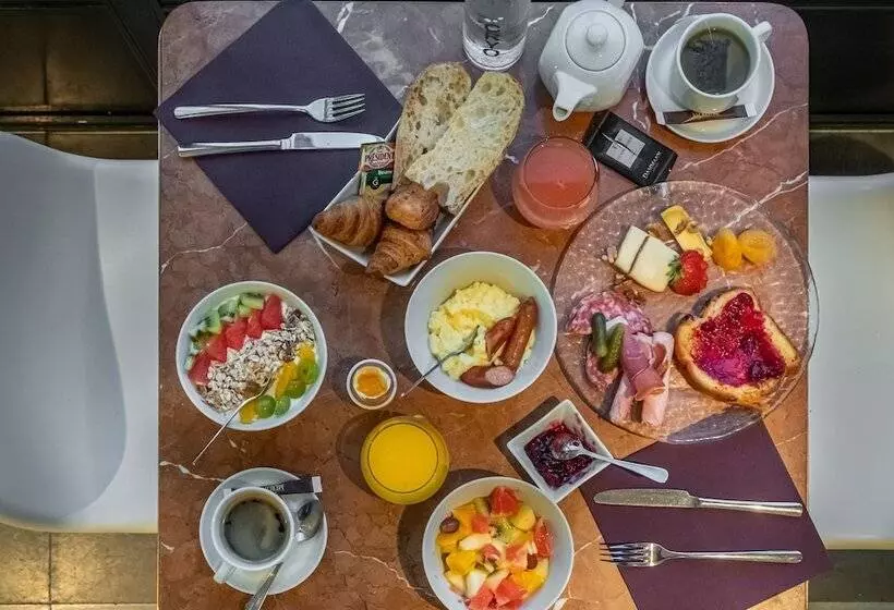 فندق Chateau Des Reynats