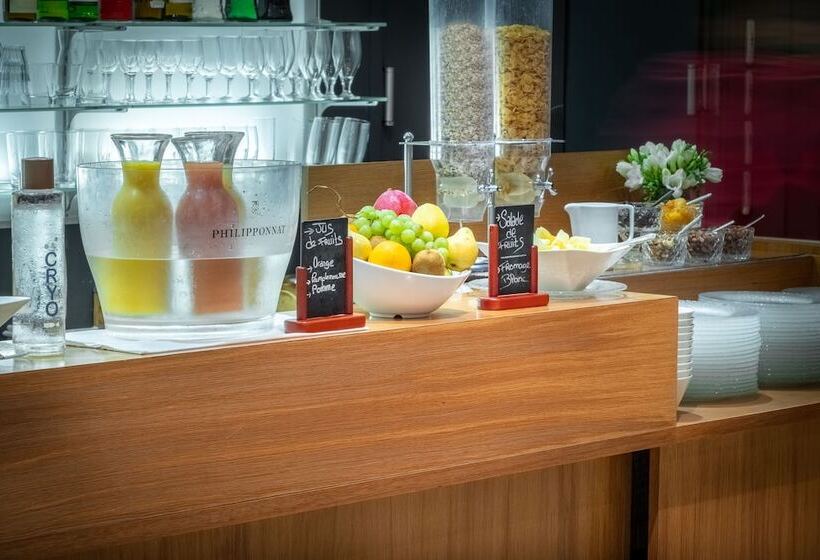 ホテル Chateau Des Reynats