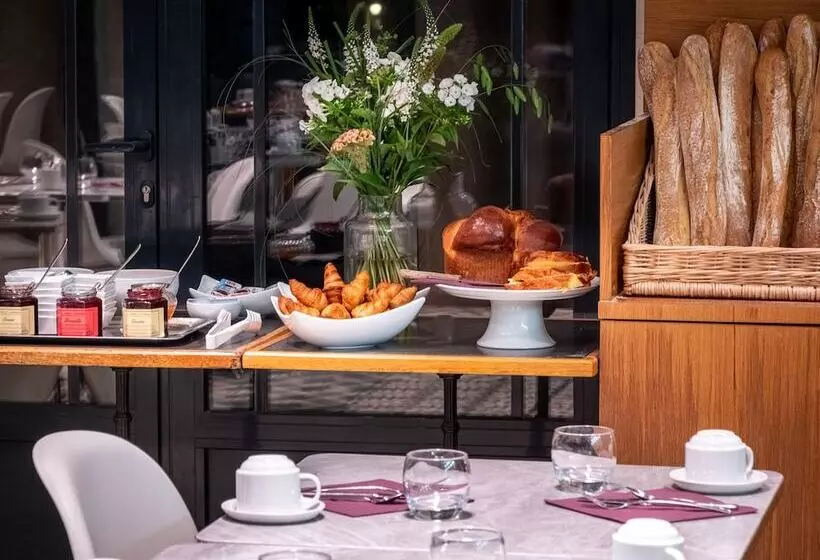 فندق Chateau Des Reynats