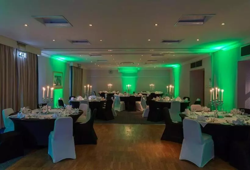 Отель Holiday Inn Rugby Northampton M1 Jct18, An Ihg