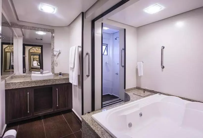 호텔 Lang Palace Fica No Centro Da Cidade