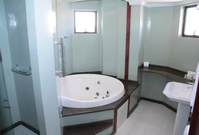 호텔 Lang Palace Fica No Centro Da Cidade