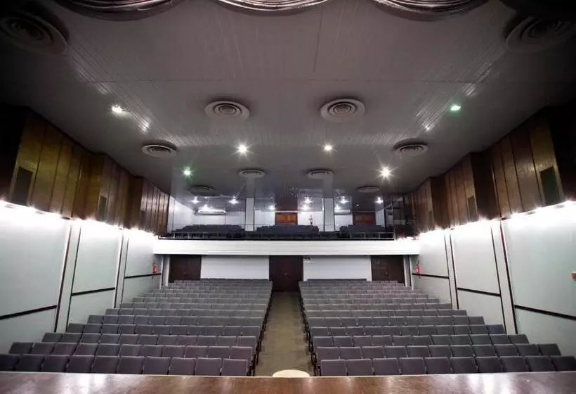 호텔 Lang Palace Fica No Centro Da Cidade