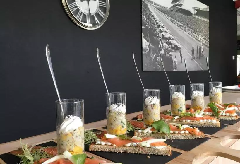 Отель Logis Des Sittelles