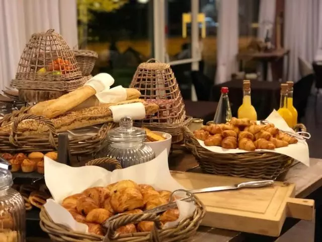 Отель Logis Des Sittelles