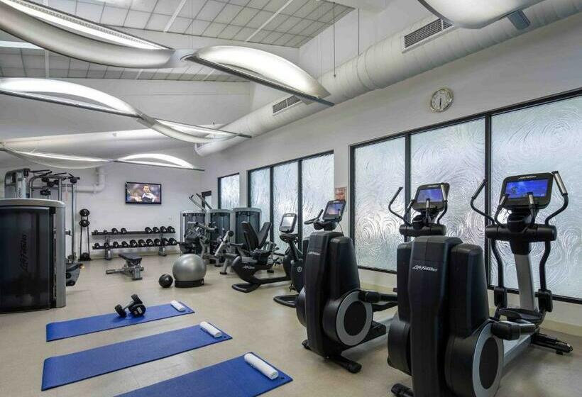 ホテル Newport Harbor Island Resort