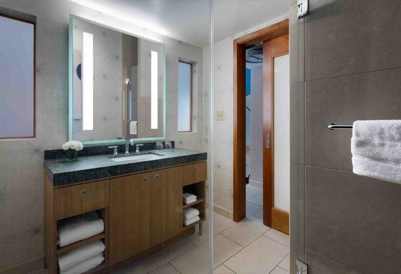 ホテル Newport Harbor Island Resort