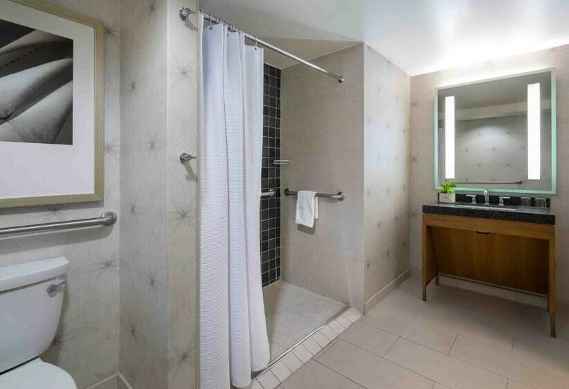 ホテル Newport Harbor Island Resort