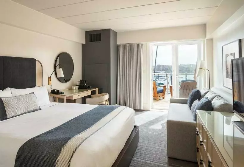 هتل Newport Harbor Island Resort