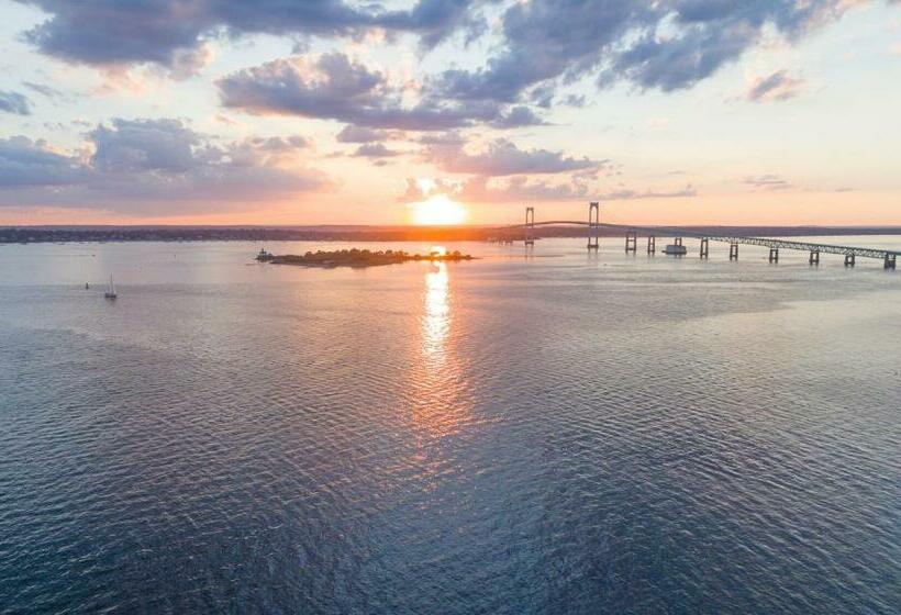 ホテル Newport Harbor Island Resort