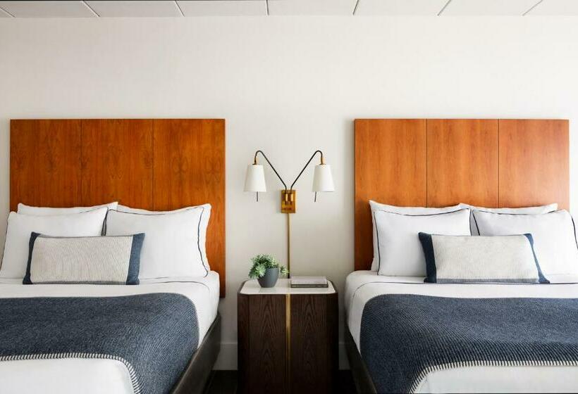 ホテル Newport Harbor Island Resort