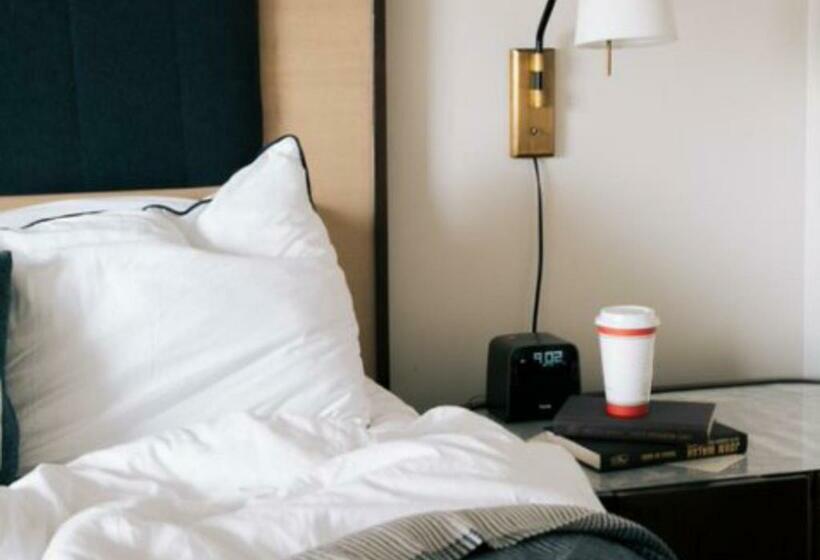 ホテル Newport Harbor Island Resort