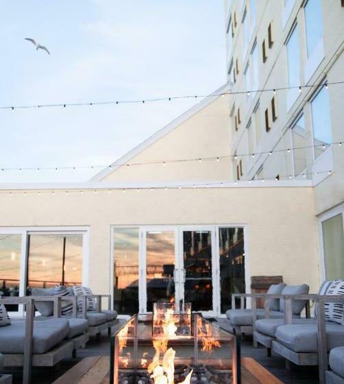 ホテル Newport Harbor Island Resort