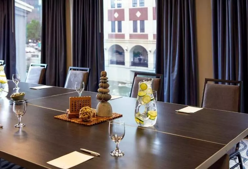 Renaissance Reno Downtown Hotel & Spa