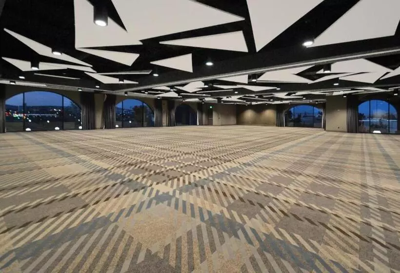 Renaissance Reno Downtown Hotel & Spa