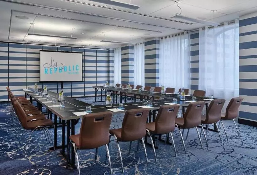 هتل Republic San Diego, Autograph Collection