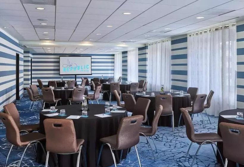 هتل Republic San Diego, Autograph Collection