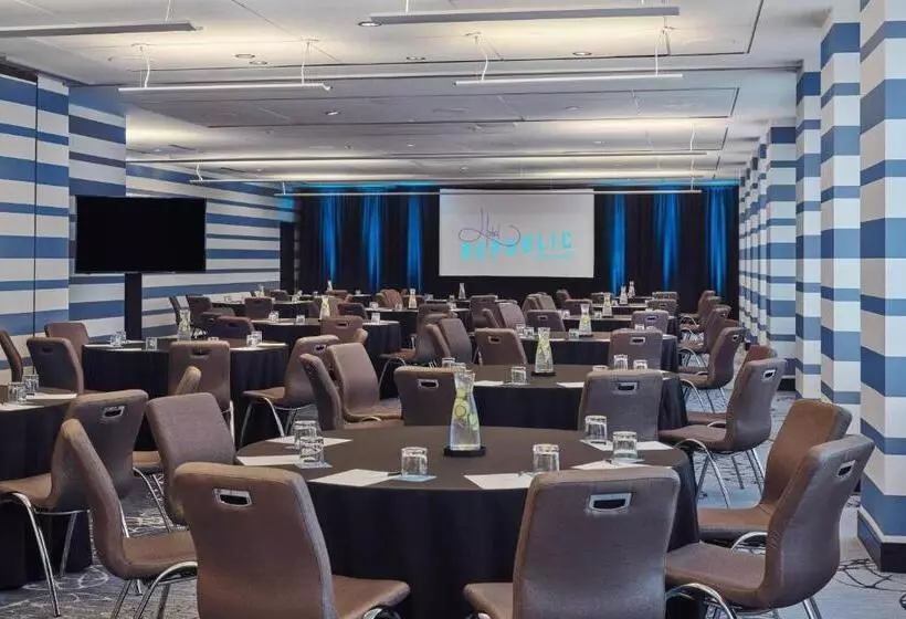 هتل Republic San Diego, Autograph Collection