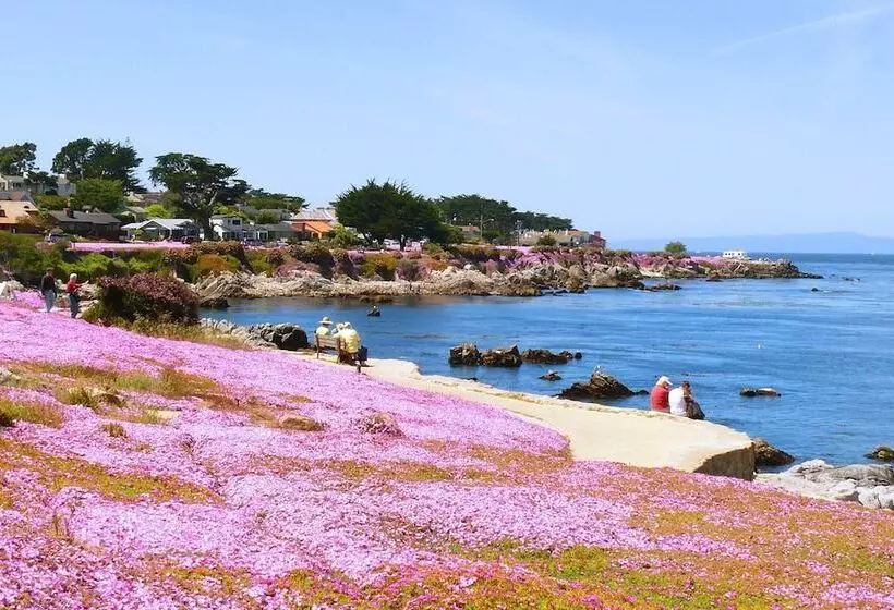 ホテル Sea Breeze Inn  Pacific Grove