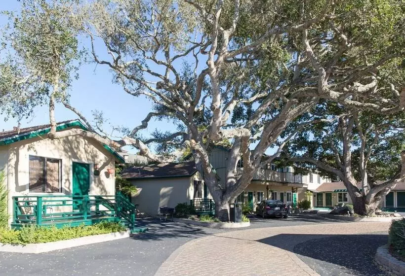 ホテル Sea Breeze Inn  Pacific Grove