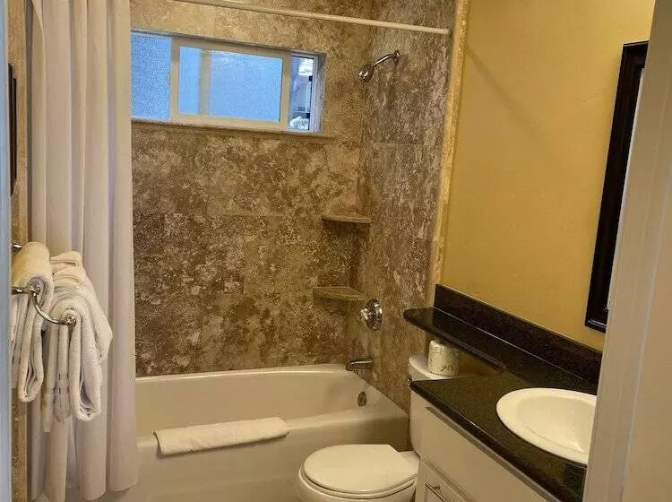 ホテル Sea Breeze Inn  Pacific Grove