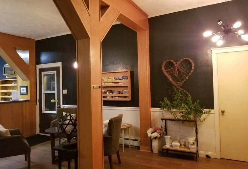 هتل Silverwood Inn & Suites