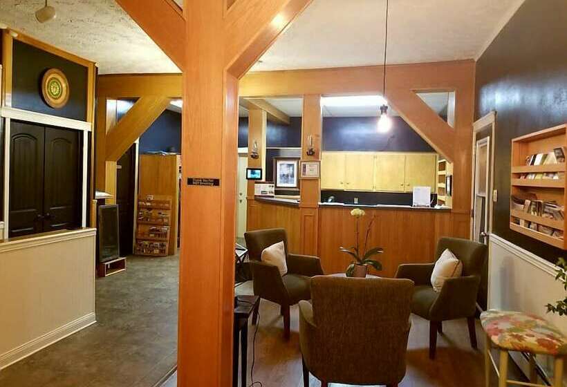 هتل Silverwood Inn & Suites