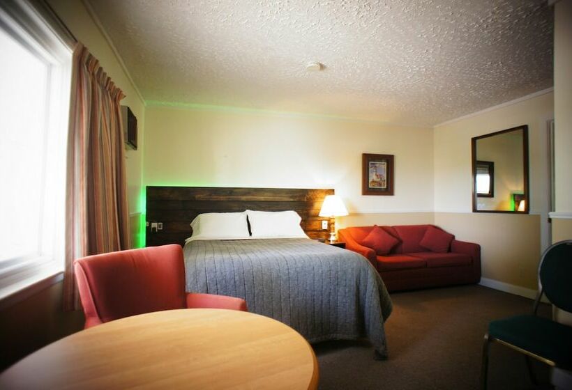 هتل Silverwood Inn & Suites