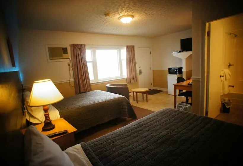 בית מלון כפרי Silverwood Inn & Suites