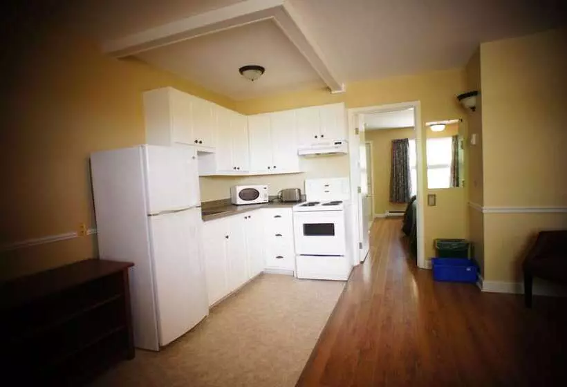 בית מלון כפרי Silverwood Inn & Suites