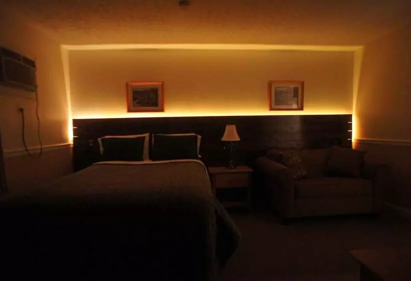 בית מלון כפרי Silverwood Inn & Suites