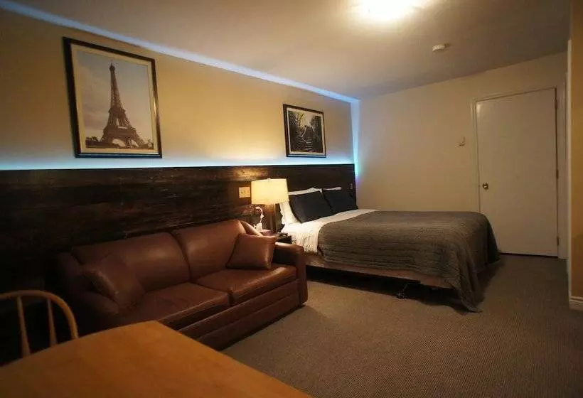 בית מלון כפרי Silverwood Inn & Suites