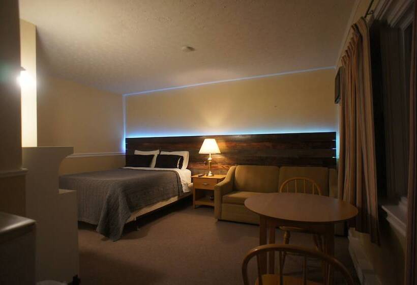 هتل Silverwood Inn & Suites