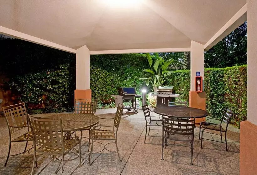 ホテル Sonesta Simply Suites Orange County Airport