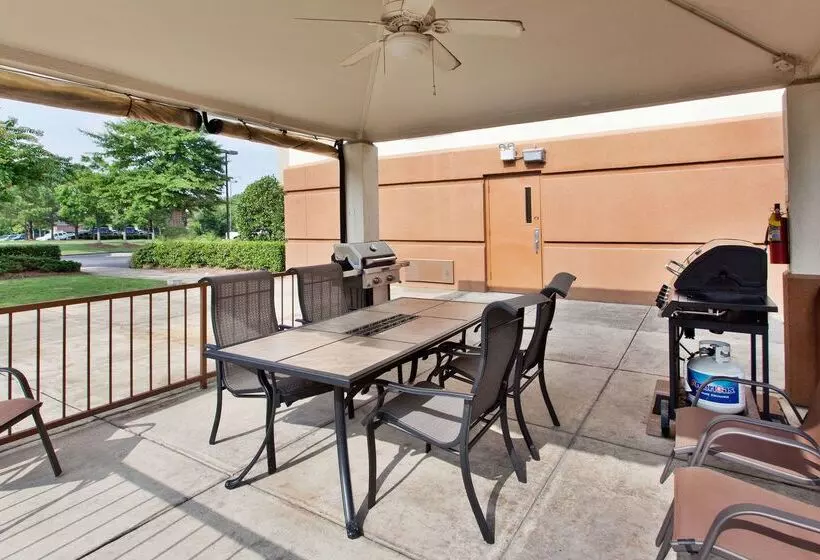 ホテル Sonesta Simply Suites Orange County Airport