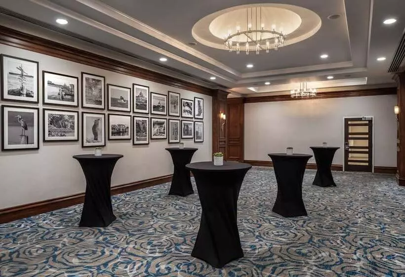 בית מלון כפרי Victoria Marriott Inner Harbour