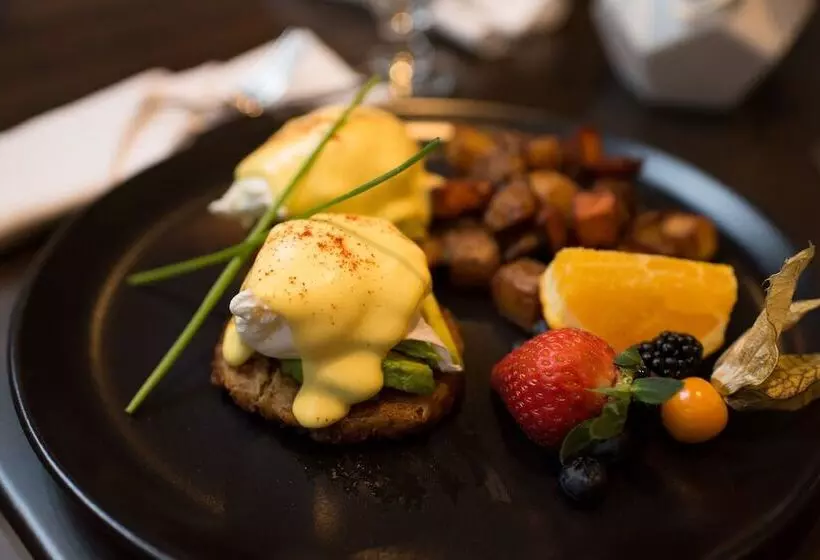 בית מלון כפרי Victoria Marriott Inner Harbour