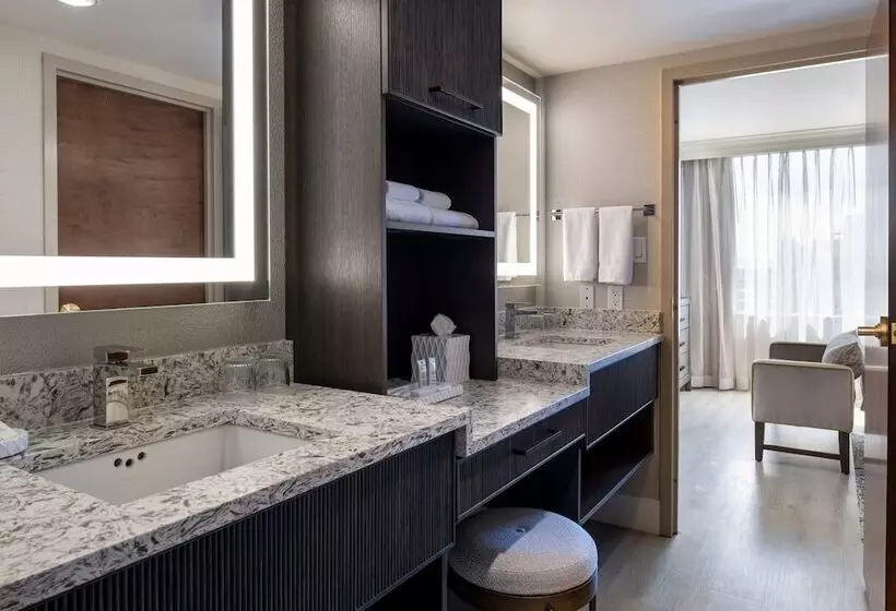 בית מלון כפרי Victoria Marriott Inner Harbour